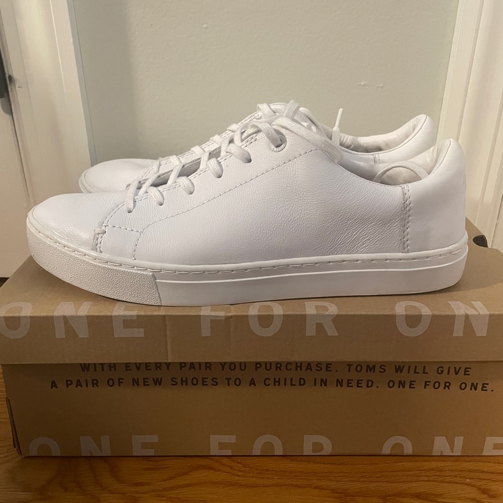 TOMS Lenox White Leather Sneaker. Women’s size 9.
